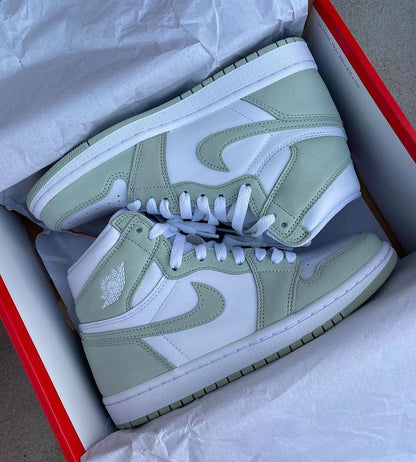Air Jordan 1 Retro High OG 'Seafoam' (W)